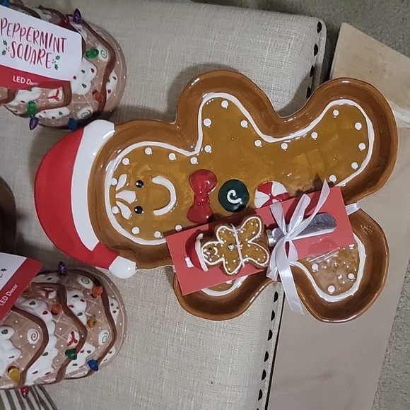 Gingerbread cheese cutter and tray - Picture 3 of 3